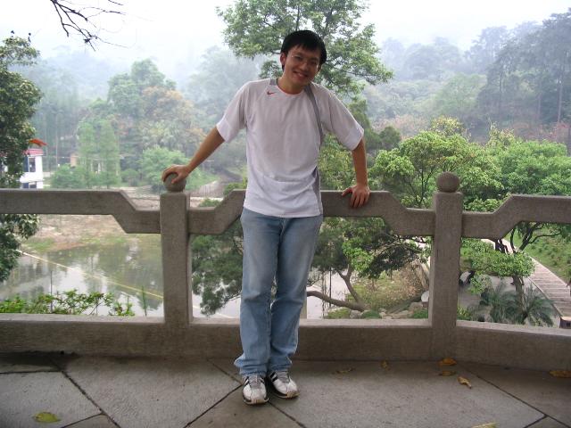 Keep everyday simple and happy.Waiting for the day to make friend with you.愛好打籃球，記憶術(shù)，有空一起背背撲克阿。