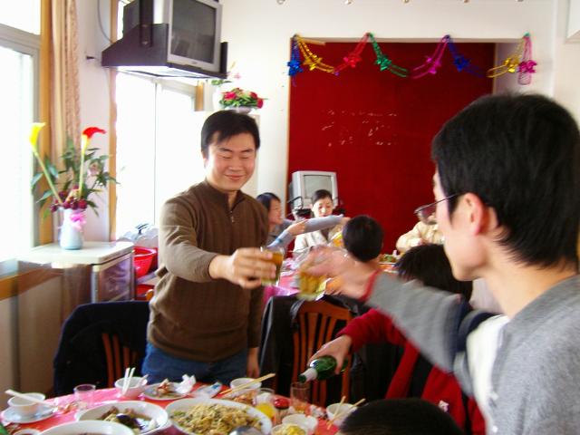 干杯--好像小陳同學明顯長胖了