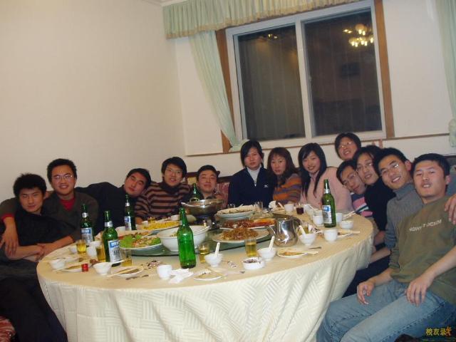 大學生活結束后的第一次聚餐，大家成熟了很多，而我繼續留在這個校園里，繼續走過這熟悉而又寧靜的校園，而你們的身影時常徜徉在我的腦海，那將是我永久的記憶！