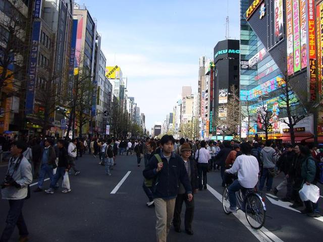 秋葉原の中央通り