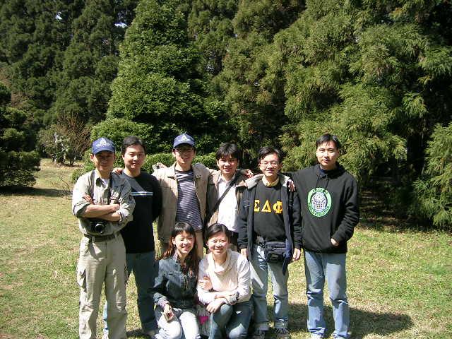 毛澤東舊居合影<br>王平，夏庭根，王偉，郭宇強，Moi，胡吉慶，喬喬，許月秀