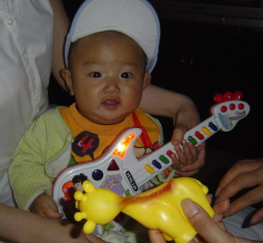 <p style="font-size:16px"><font color="red">看我可愛(ài)吧，呵呵！</font></p>